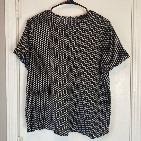 Banana Republic Tops - Banana Republic Women’s Black Short Sleeve Blouse Top L Large Lightweight NWT